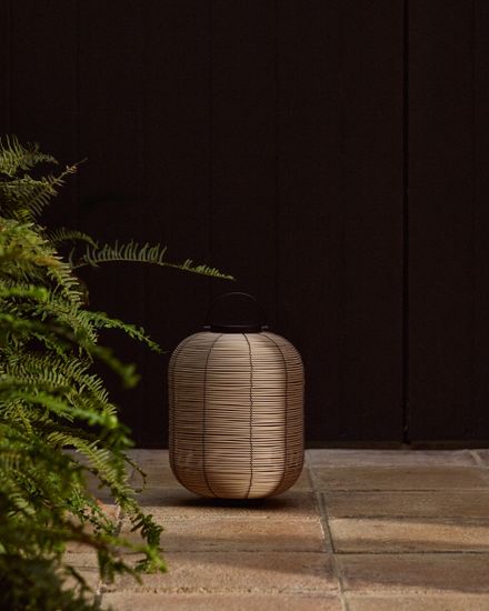 Портативная светодиодная настольная лампа Saranella из светло-серого искусственного ротанга