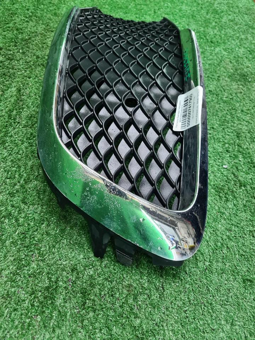 Решетка переднего бампера Mercedes V w447 (19-нв)