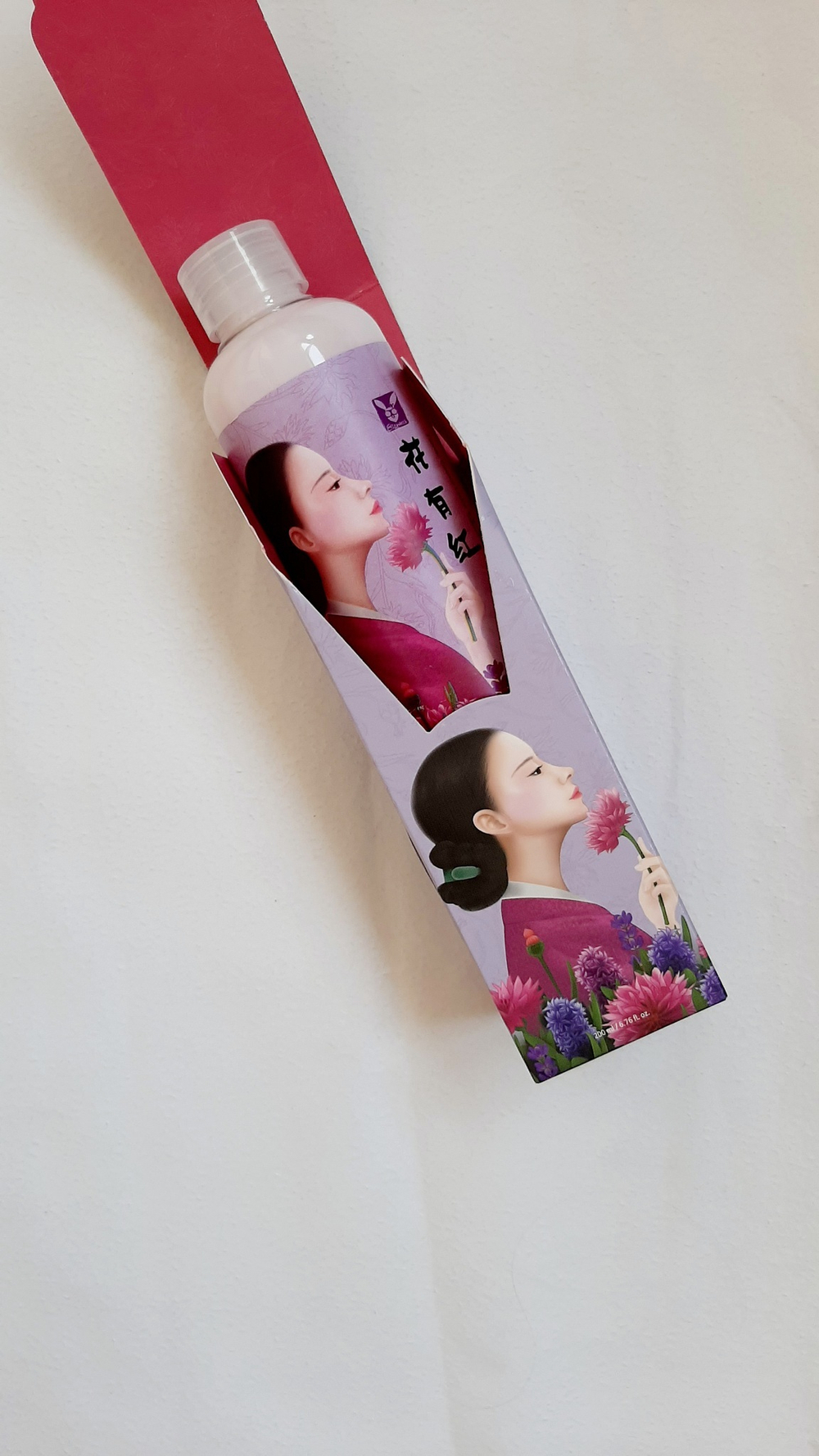 Лосьон-эссенция с цветочными экстрактами Elizavecca Hwa Yu Hong Flower Essence Lotion, 200 мл.