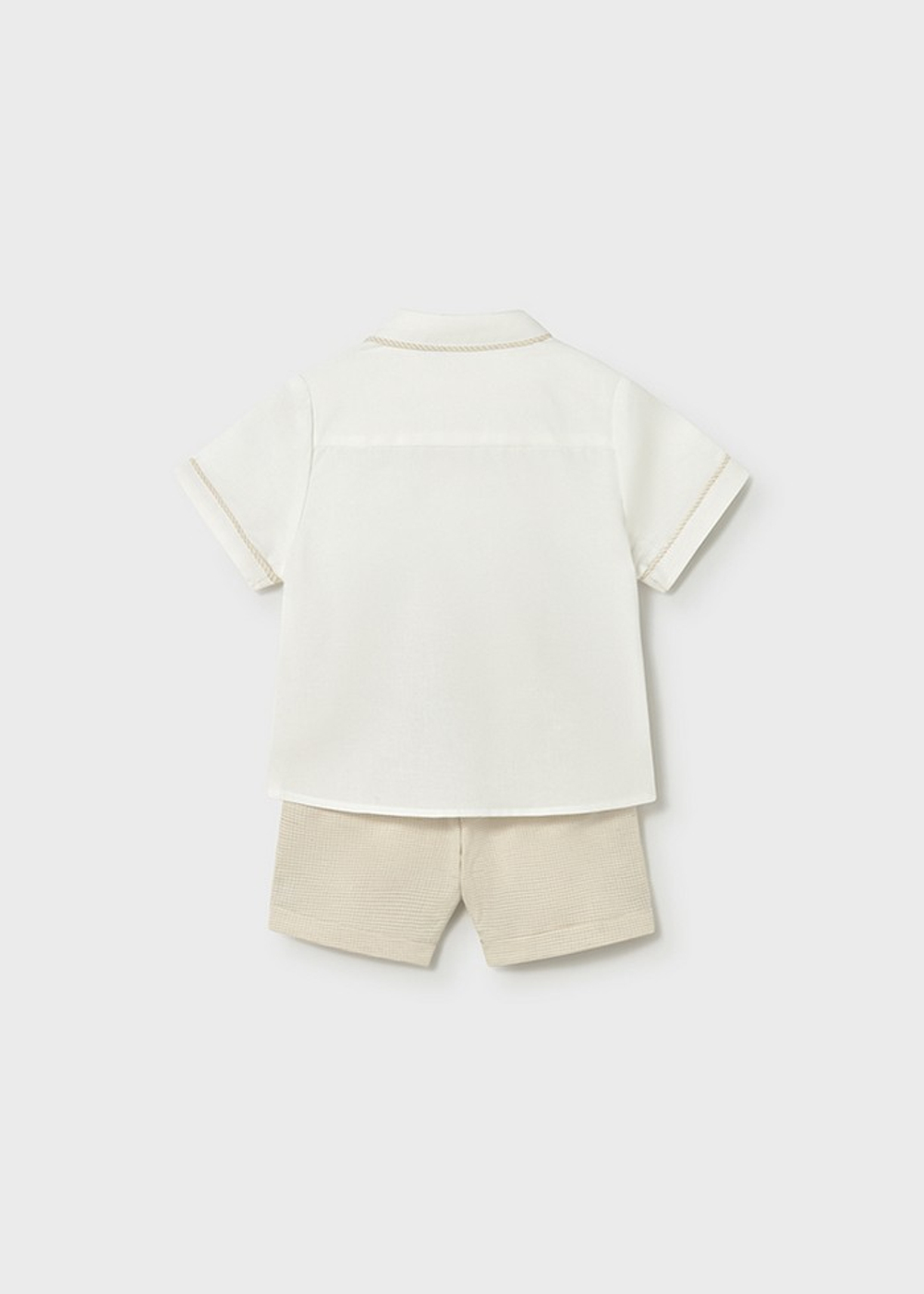 рубашка с шортами