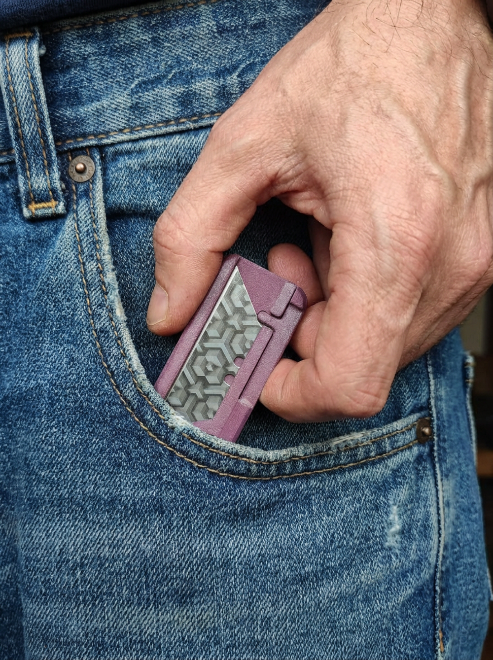 Нож для сменных трапециевидных лезвий.