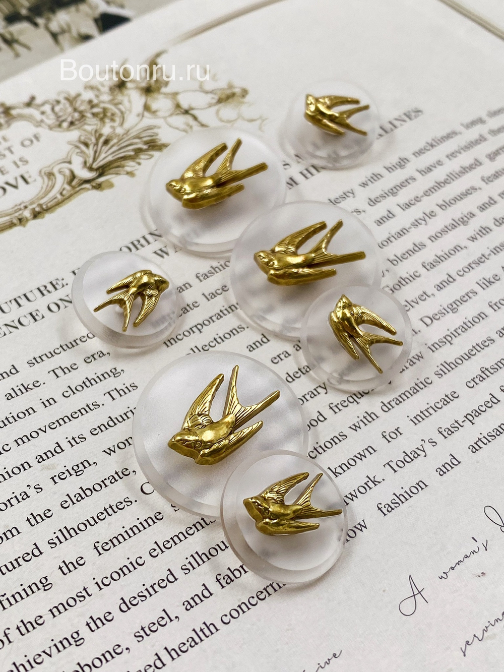Пуговицы прозрачные золотистые "Ласточка"