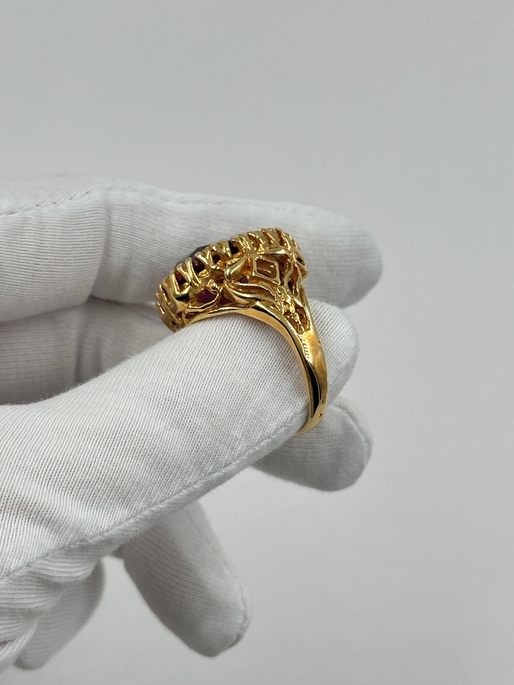 Кольцо с фиолетовым кристаллом