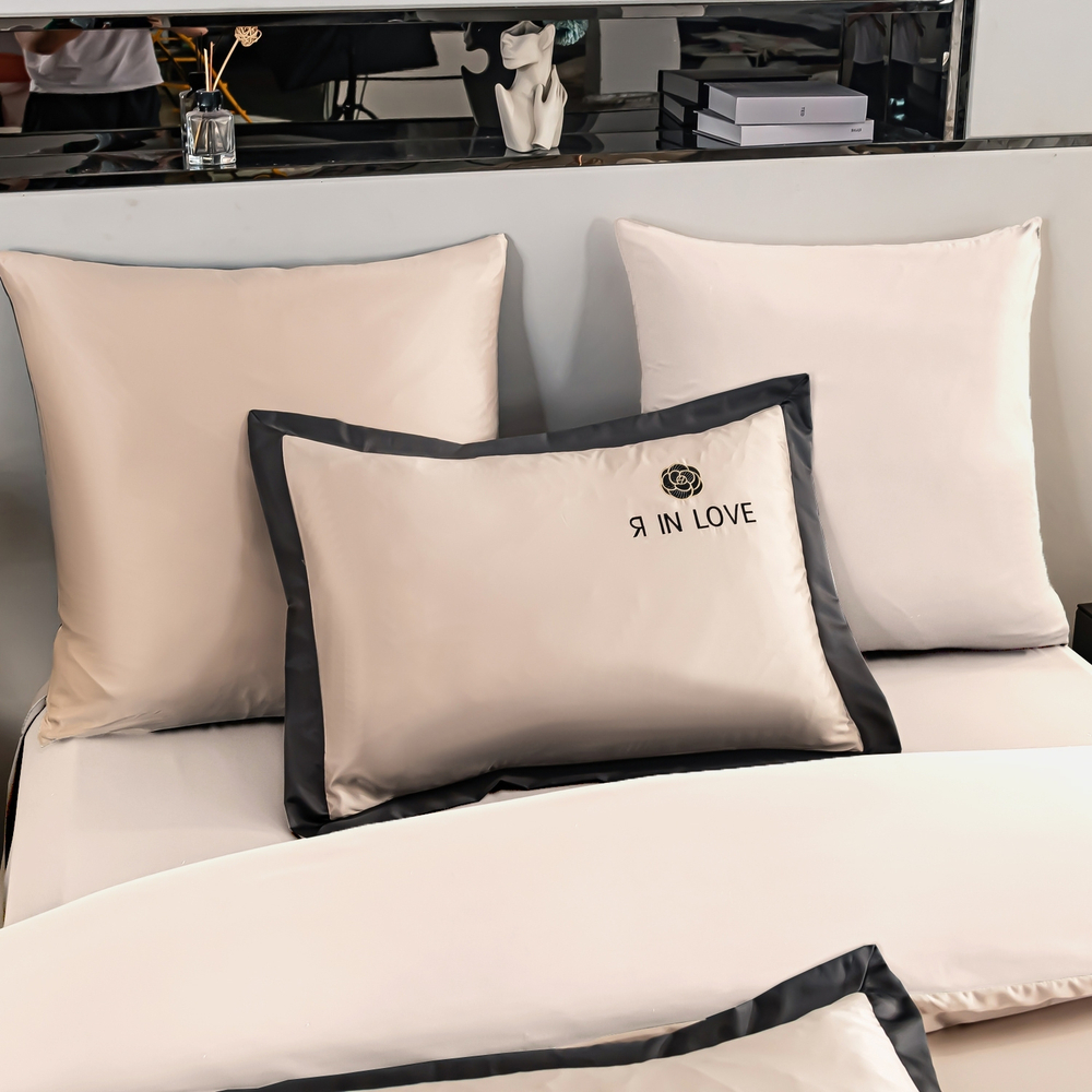 Комплект постельного белья Сатин-Шелк Я IN LOVE на резинке LVR007