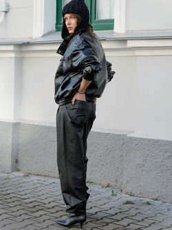 Бомбер из экокожи утепленный