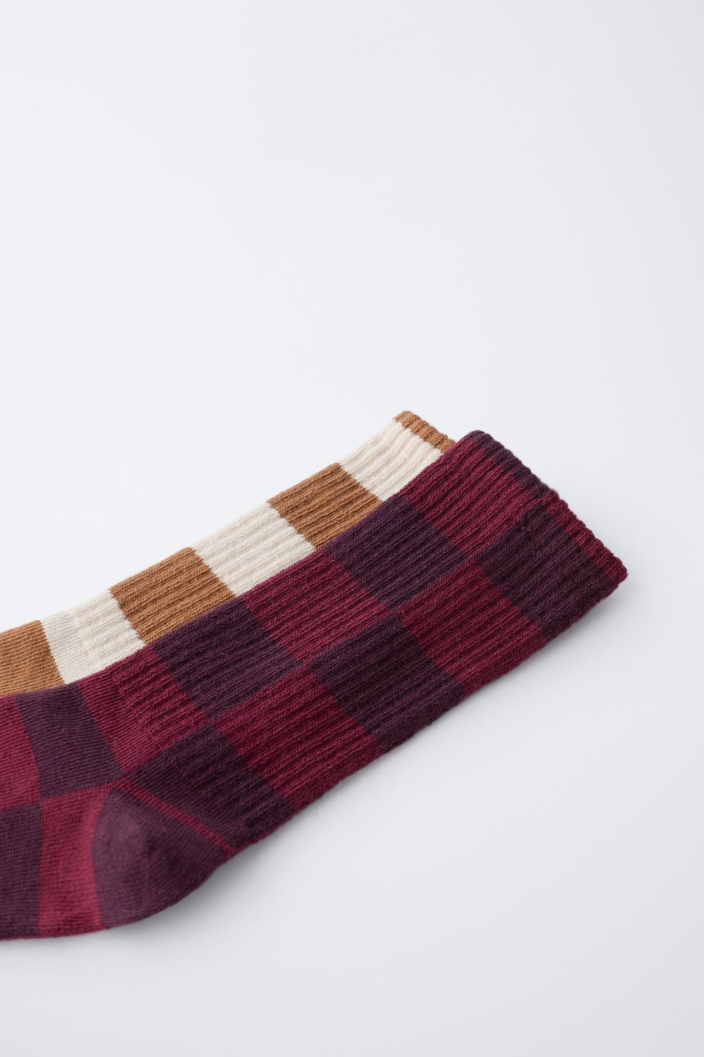 ZARA НАБОР ИЗ ДВУХ ПАР ВЫСОКИХ НОСКОВ В КЛЕТКУ, БОРДОВЫЙ/ЭКРЮ