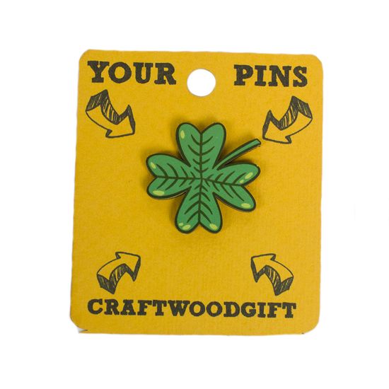 Деревянный значок. Клевер