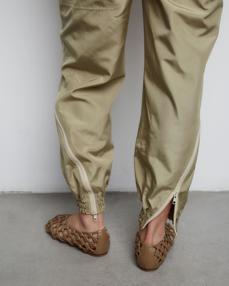 Комбинезон из шелка хаки