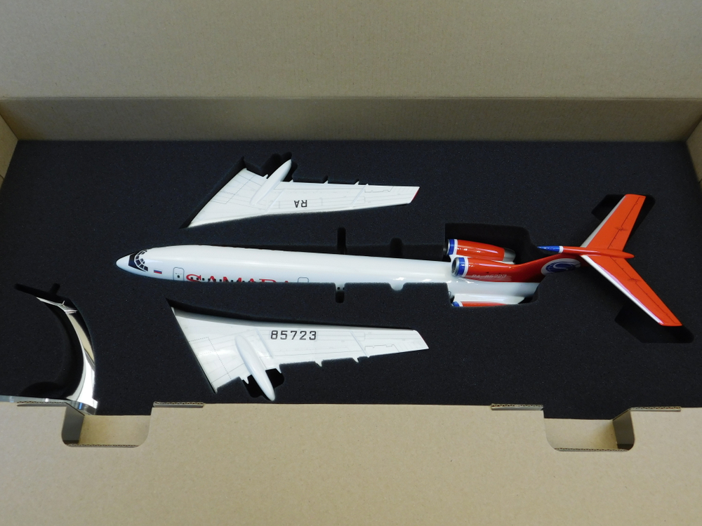 Модель самолета Ту-154М (М1:100, Самара) с шасси