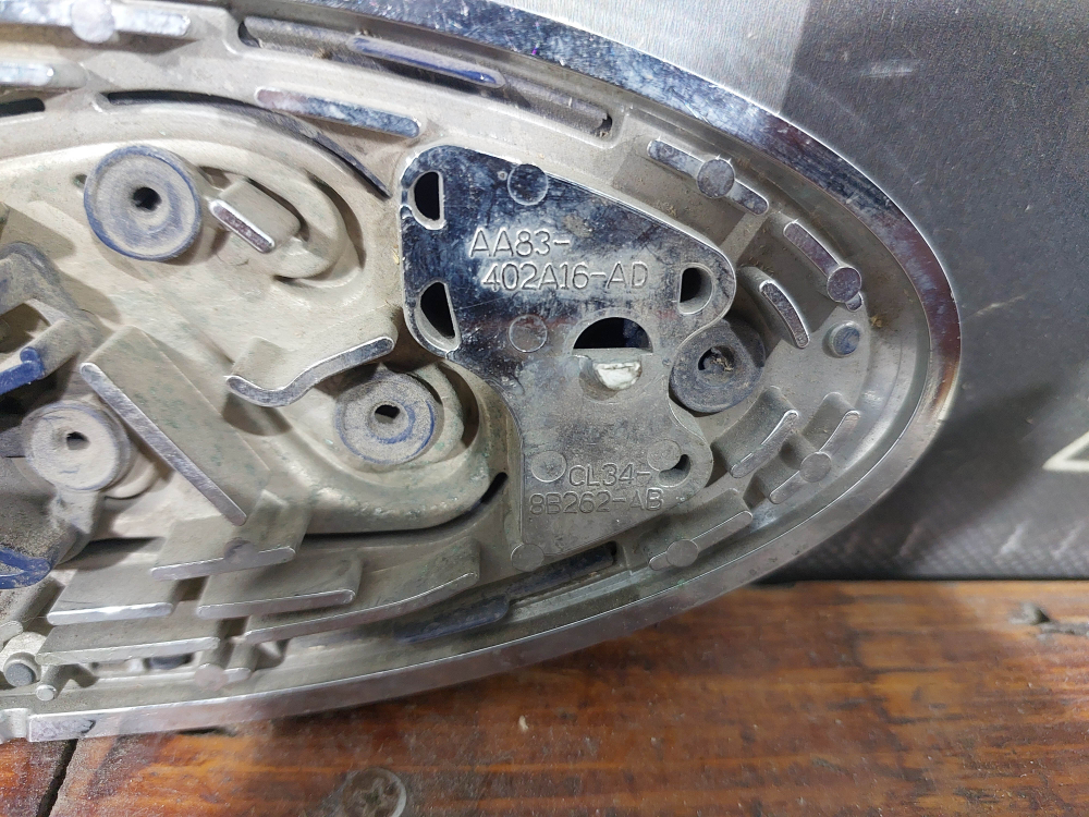 Эмблема решетки радиатора Ford Explorer 5 15-19 Б/У Оригинал FB5Z8213A