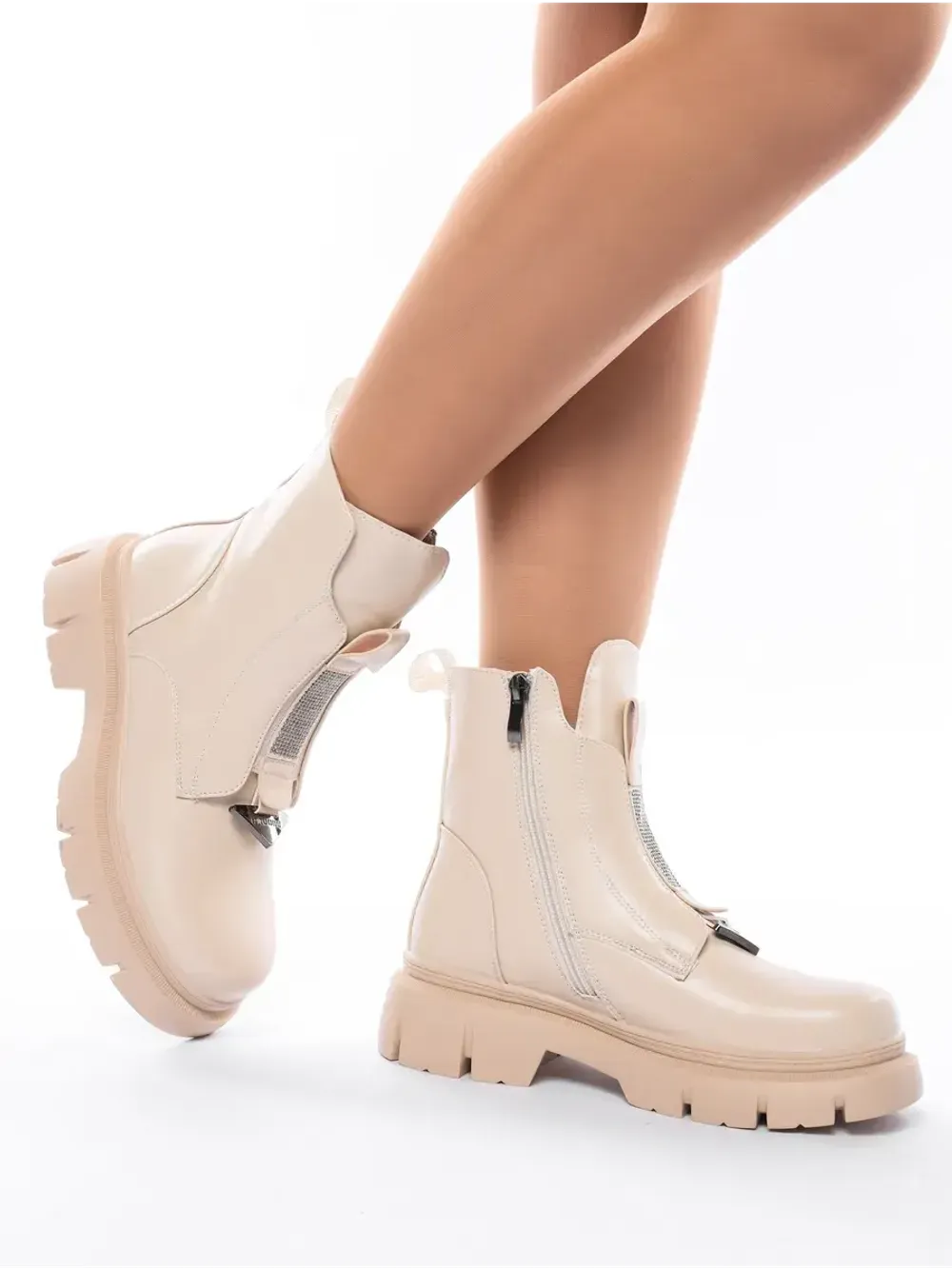 Зимние ботинки на высокой платформе