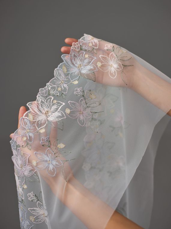 05-162 ОПТ Вышивка на неэл. сетке 22 см, айвори/зеленый/розовый/желтый/голубой (левая)