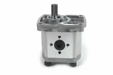 Насос шестеренчатый (масляный) правый (аналог НШ14М-3, НШ14Д-3)