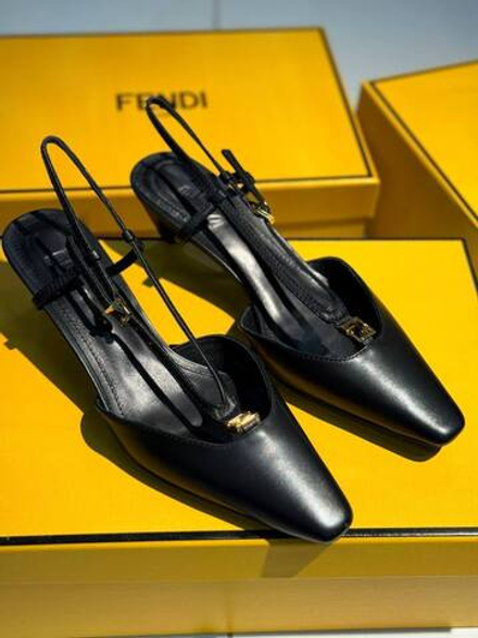 Босоножки Fendi