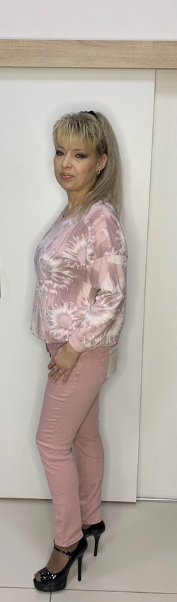 Розовые джинсы