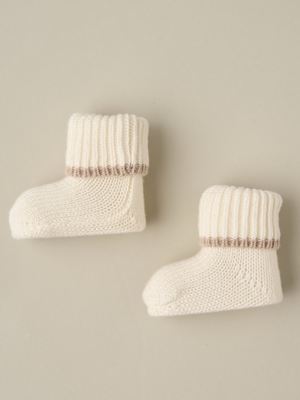 Комбинезон с воротником, носочки и чепчик, Крем