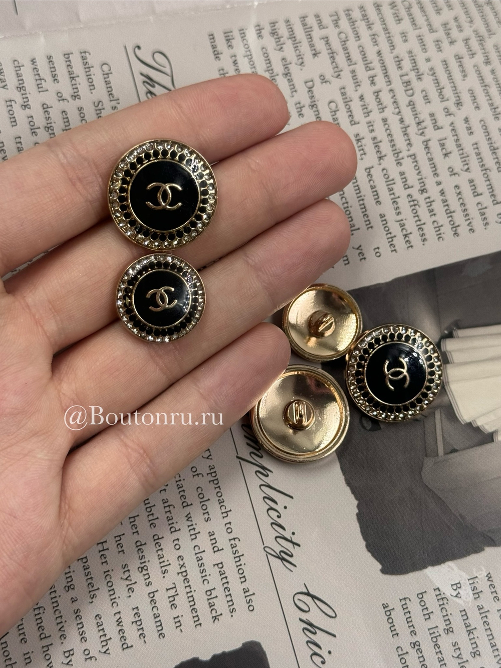 Пуговицы Шан. черные со стразами в золотистом металле
