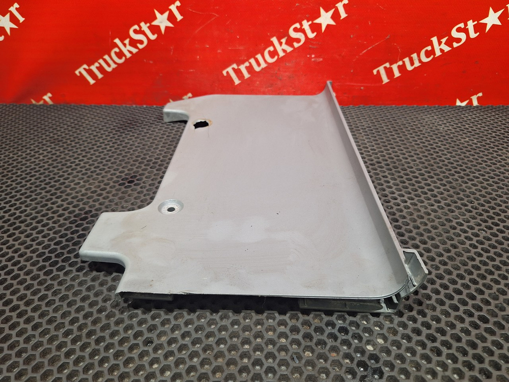 Накладка бампера левая