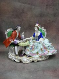 Статуэтка. Фарфор. За шахматным столом. Volkstedt. Германия