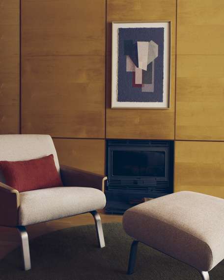 Кресло Amsen, бежевое с подлокотниками из шпона дуба