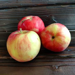 Яблоки свежие «Чёрный принц» / 1 кг