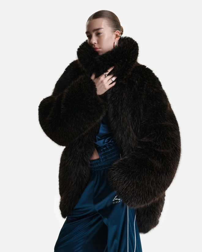 Шуба из экомеха темно-коричневая