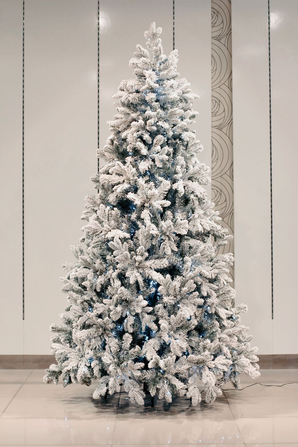 ель заснеженная "Барокко"
