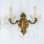 Пара изысканных настенных бра с хрустальными подвесками в стиле Людовика XV