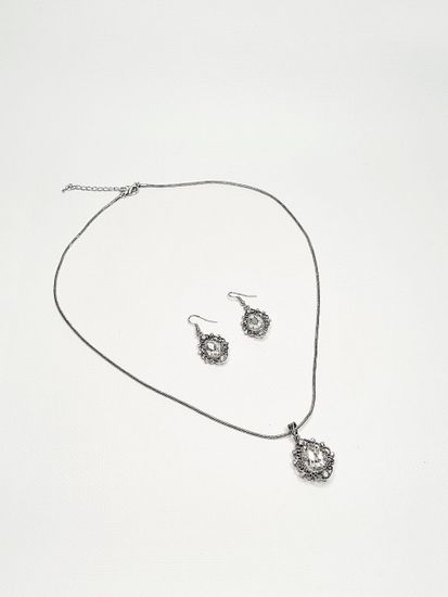 Комплект бижутерии (колье, серьги, браслет, кольцо)