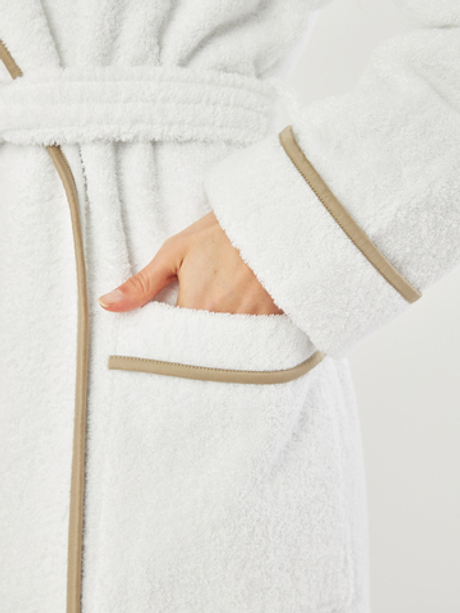 Халат махровый с шалькой Claire Batiste Atelier Roma Niveo белый с бежевым кантом