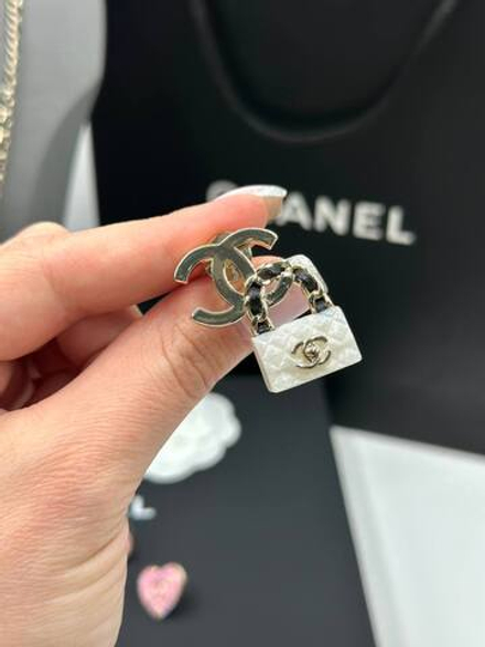 Брошь CHANEL