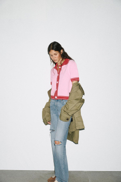 ZARA ТРИКОТАЖНЫЙ КАРДИГАН С КОРОТКИМИ РУКАВАМИ И ДЕКОРАТИВНОЙ СТРОЧКОЙ, РОЗОВЫЙ