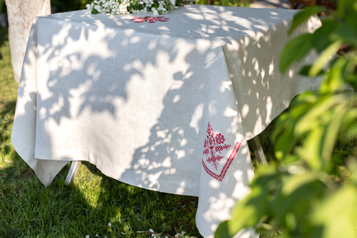 Скатерть изо льна с вышивкой