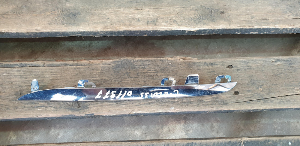 Молдинг решетки радиатора Mercedes C (W205) 14-18 Б/У Оригинал A2058880273