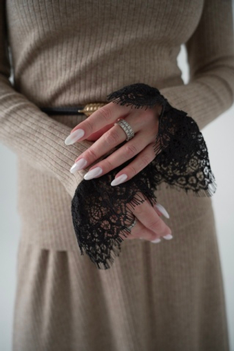 Джемпер с кружевом в бежевом