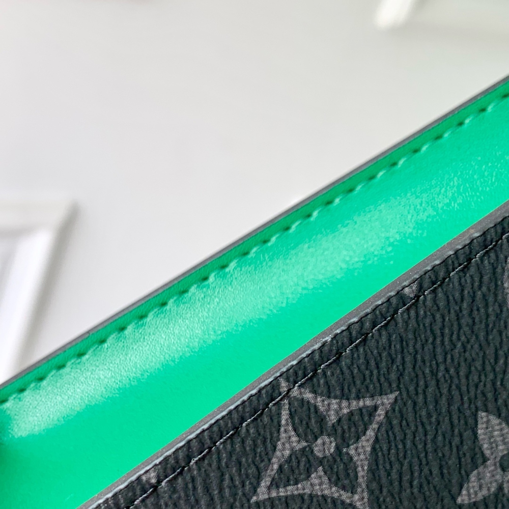 Louis Vuitton Pochette Voyage MM