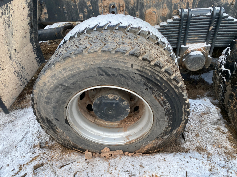 AMT N.V. 6329* 6x6 Седельный тягач с КМУ 632910 (Дизельный, 12,9 л, 476 л.с., МТ)