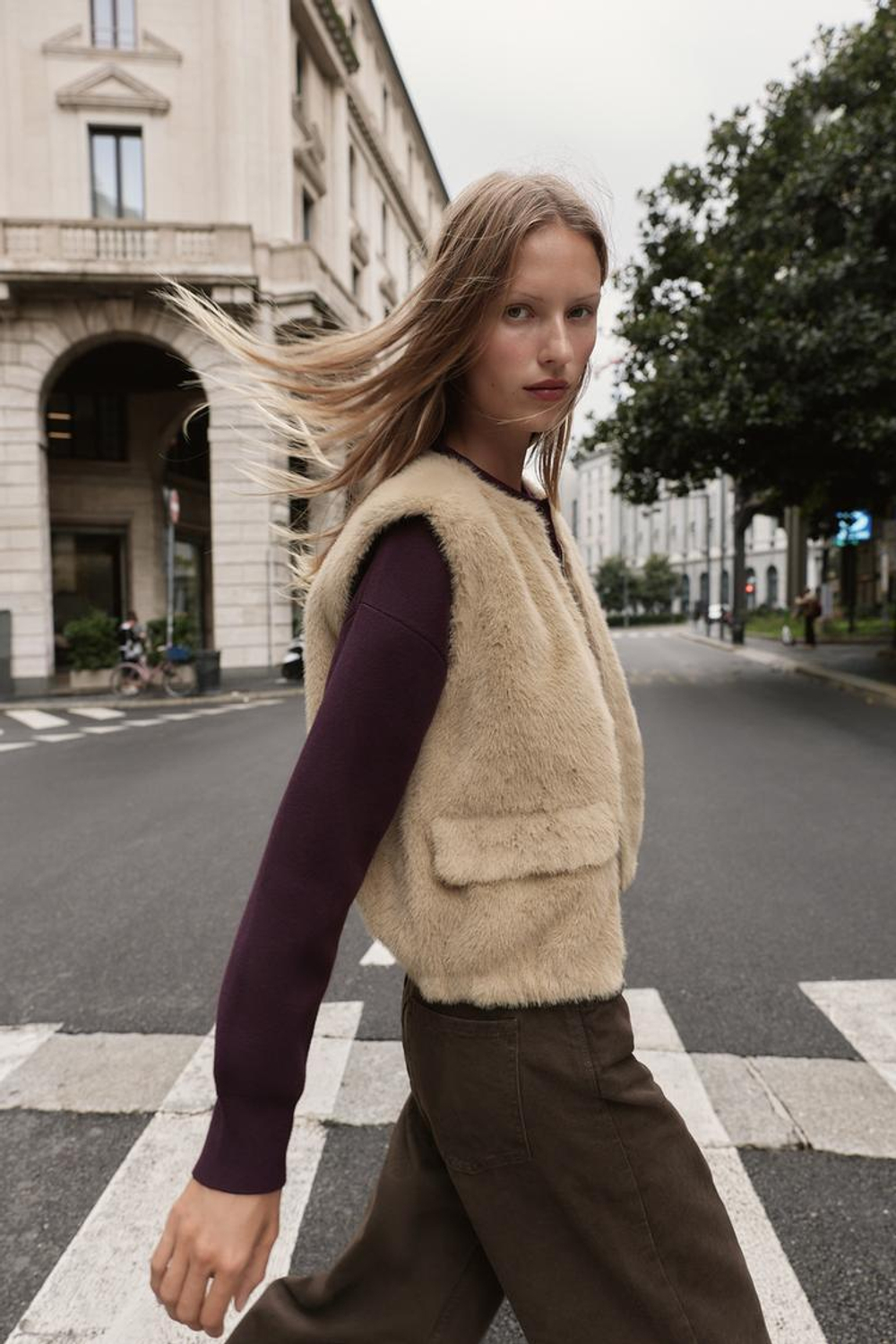 ZARA ЖИЛЕТ ИЗ ИСКУССТВЕННОГО МЕХА НА МОЛНИИ, РЫЖЕВАТО-КОРИЧНЕВЫЙ