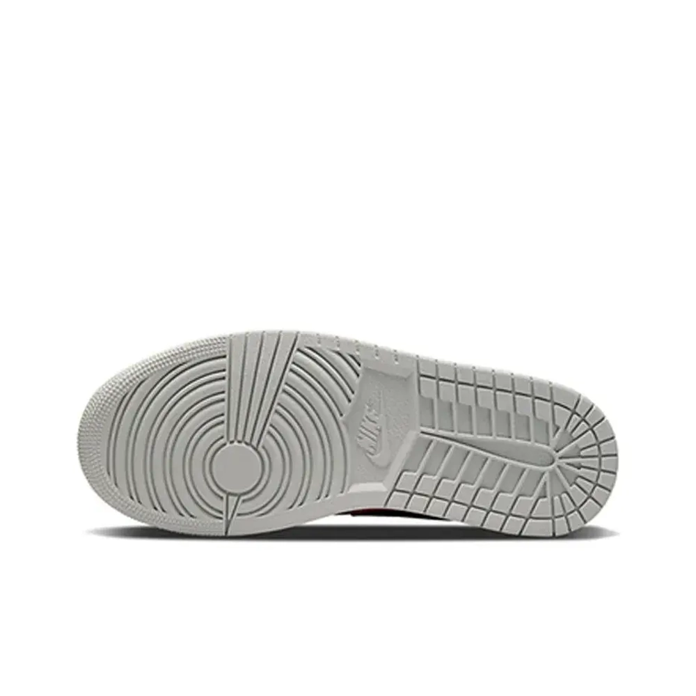 Женские кроссовки Air Jordan 1 Low 'Light Iron Ore Siren Red' DC0774-060