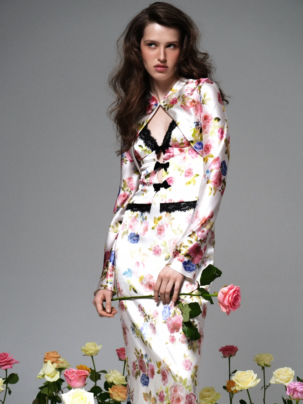 Черри (Cherry), жакет из молочного атласа с цветочным принтом