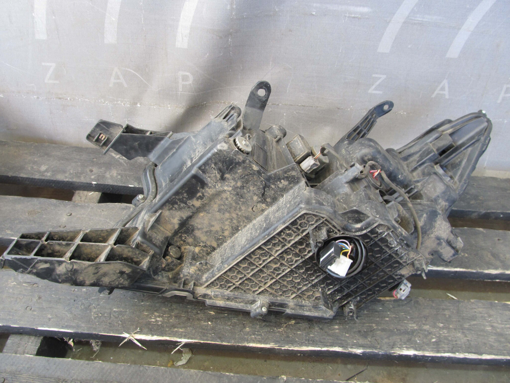 Фара правая LED Toyota Land Cruiser Prado 150 17-24 Б/У  8114560N20