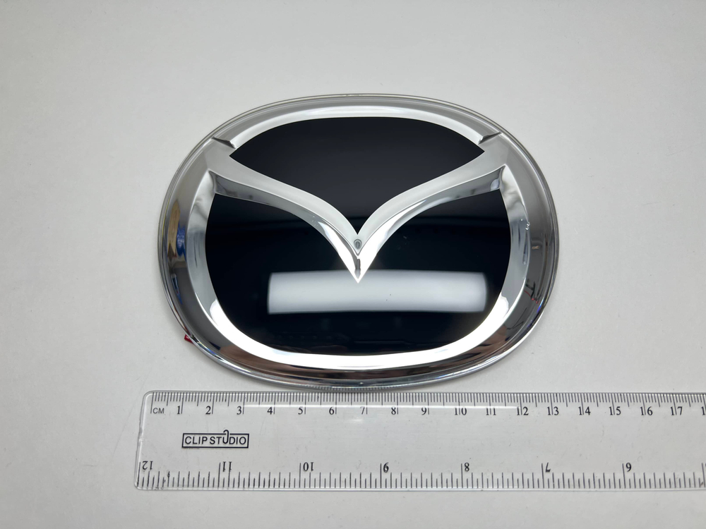 НЕТ - Логотип (шильдик, надпись, эмблема) "Mazda" 13см с фоном для крышки багажника / решетки радиатора / капота