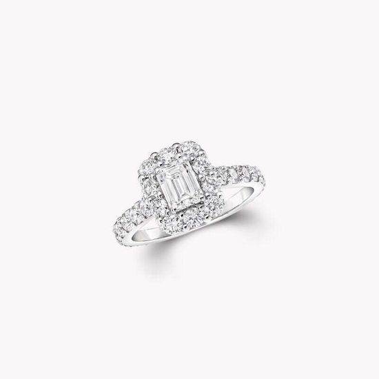 Кольцо Graff Icon Emerald Cut Diamond Engagement Ring