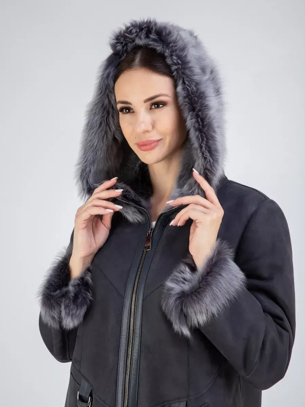 Дубленка зимняя с капюшоном натуральная