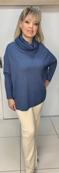 Укороченный теплый свитер