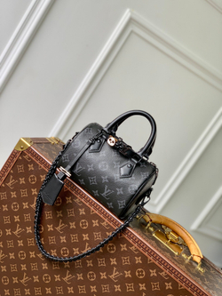 Louis Vuitton Speedy 18