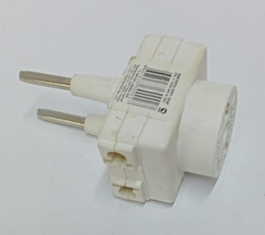 Разветвитель тройник 3ТМ -6 TOKER универсальный малый белый 6А