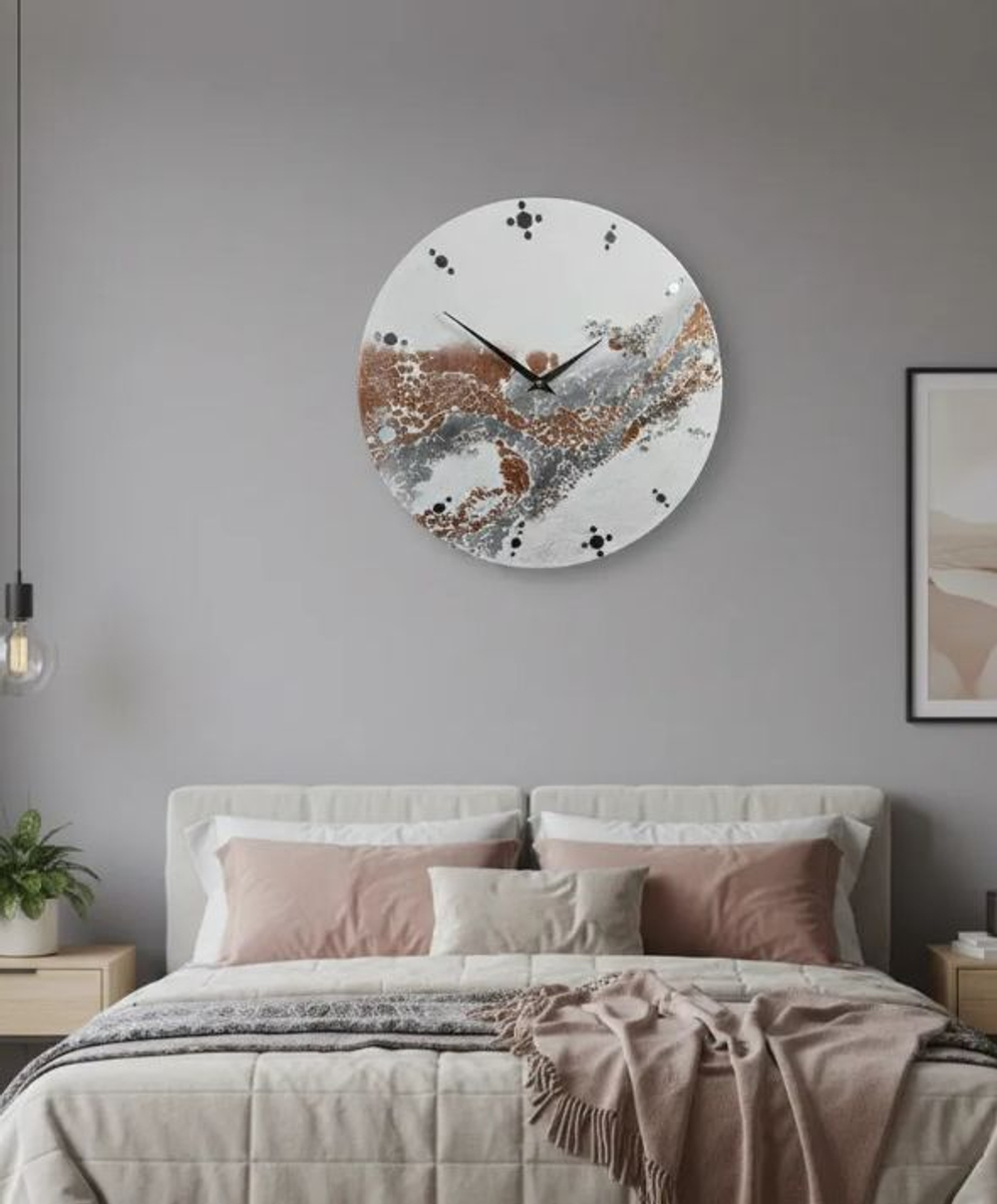 Интерьерные часы ручной работы подарочные из смолы