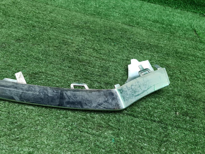 Молдинг бампера LH Mercedes C w205 (14-18) AMG