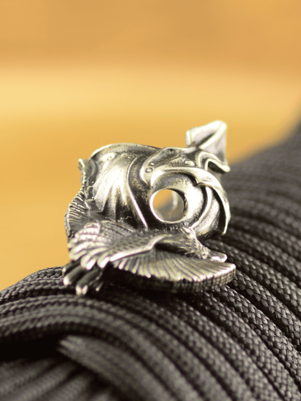 Бусина «Крылатый шлем» из нейзильбера